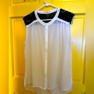 Pleione shear Sleeveless blouse with crochet shoulder/ back. Size M